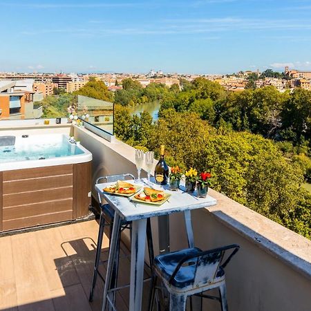 Penthouse With A Panoramic Rooftop In Trastevere With Seasonally Jacuzzi Ρώμη Εξωτερικό φωτογραφία