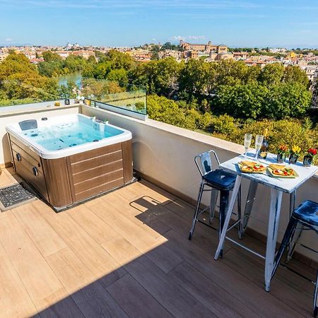 Penthouse With A Panoramic Rooftop In Trastevere With Seasonally Jacuzzi Ρώμη Εξωτερικό φωτογραφία