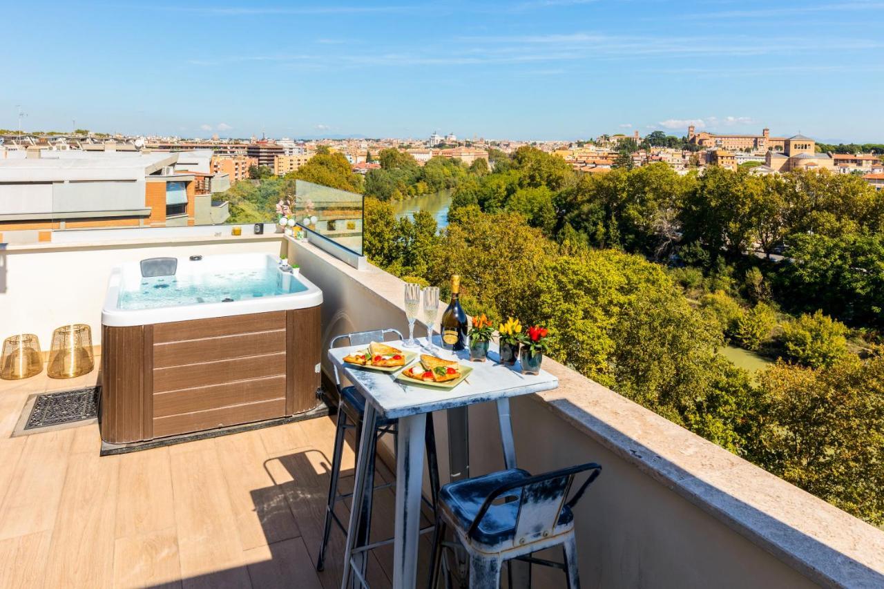 Penthouse With A Panoramic Rooftop In Trastevere With Seasonally Jacuzzi Ρώμη Εξωτερικό φωτογραφία
