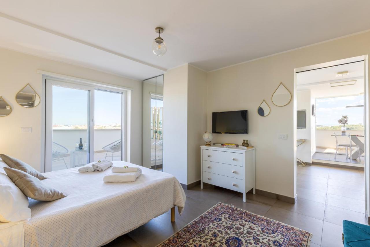 Penthouse With A Panoramic Rooftop In Trastevere With Seasonally Jacuzzi Ρώμη Εξωτερικό φωτογραφία