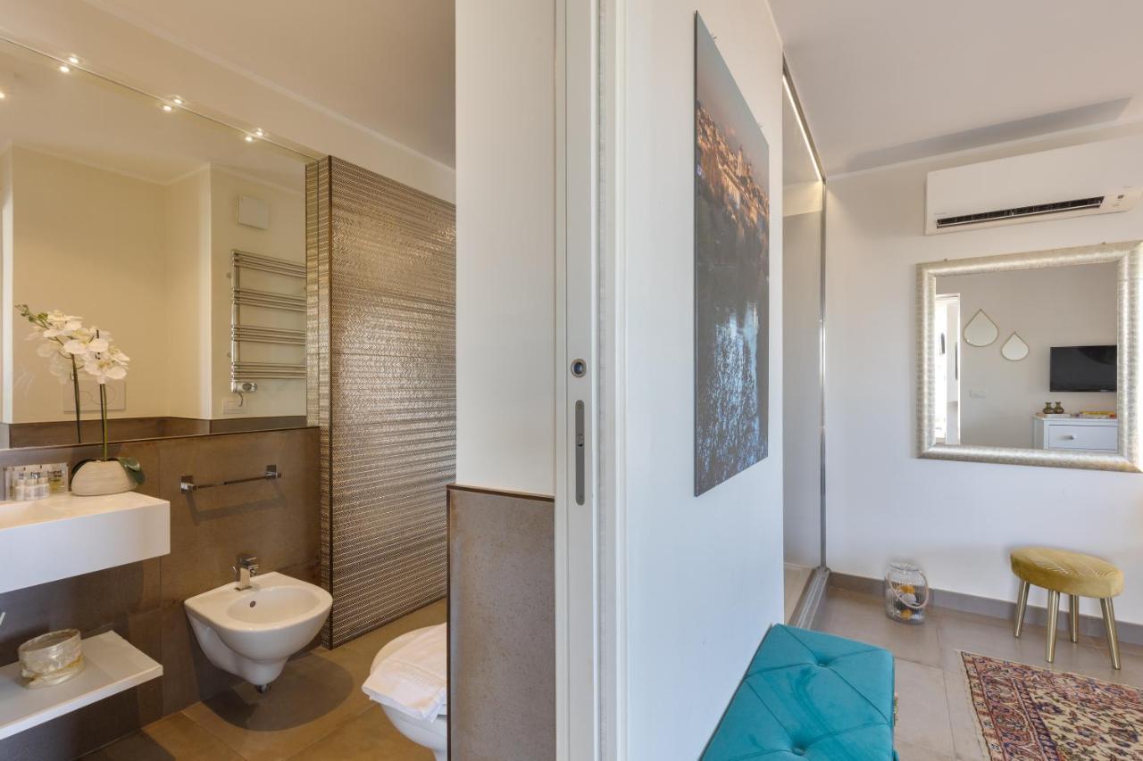 Penthouse With A Panoramic Rooftop In Trastevere With Seasonally Jacuzzi Ρώμη Εξωτερικό φωτογραφία