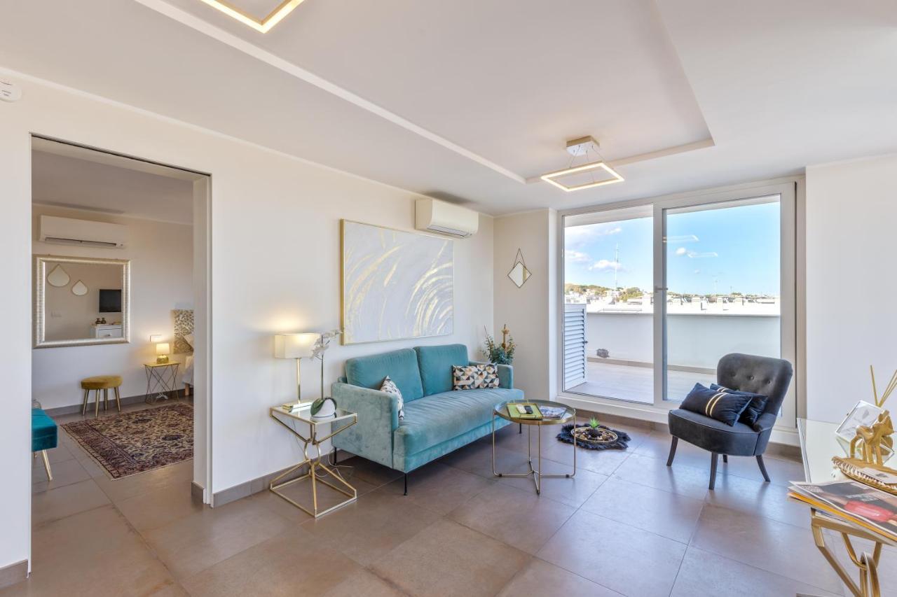 Penthouse With A Panoramic Rooftop In Trastevere With Seasonally Jacuzzi Ρώμη Εξωτερικό φωτογραφία