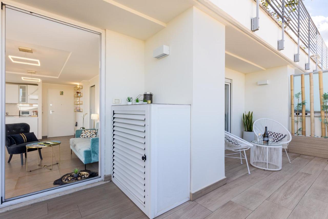 Penthouse With A Panoramic Rooftop In Trastevere With Seasonally Jacuzzi Ρώμη Εξωτερικό φωτογραφία